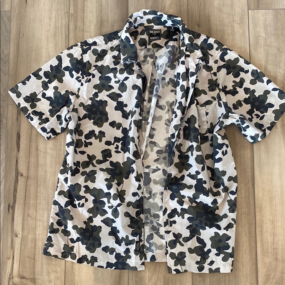 Todd Snyder x albiate short sleeve button down. Size medium.